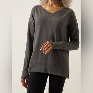 ATHLETA dark gray Coaster Luxe V-Neck Sweatshirt super soft with thumb holes M